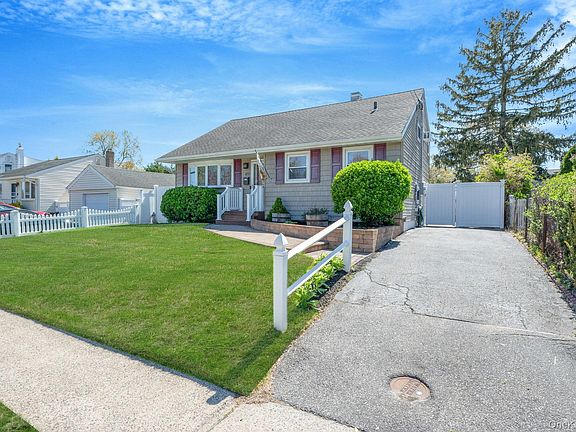 3rd image of 477 N Indiana Avenue