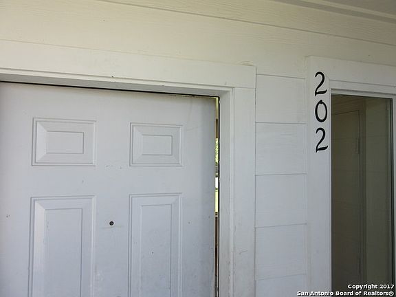 2nd image of 511 Yucca St APT 202