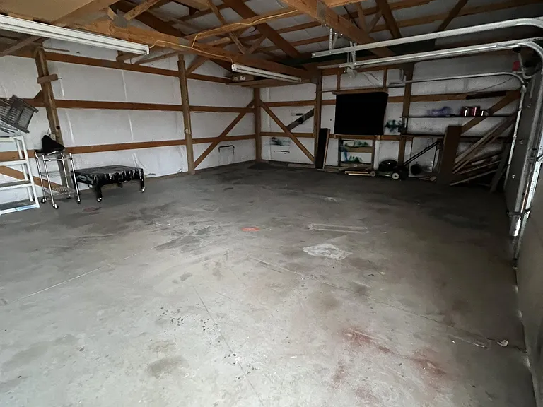 620 Hospital Rd — Photo 19