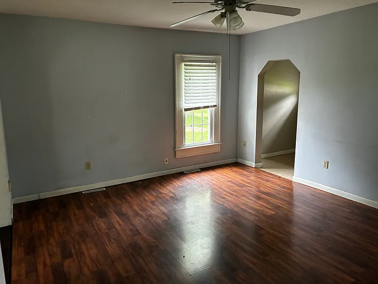613 Lott St — Photo 5