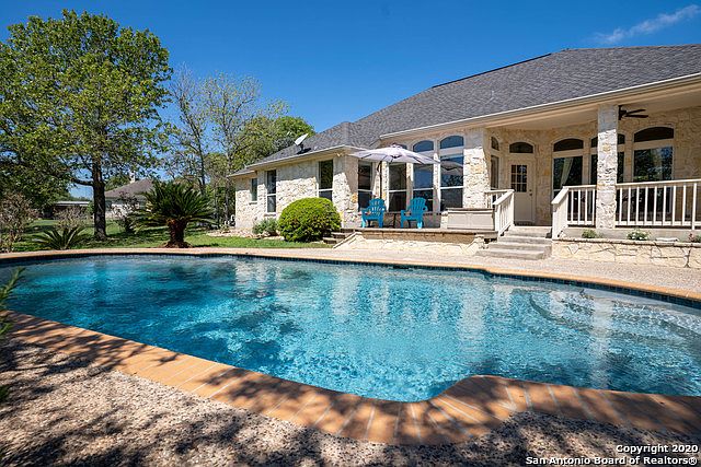 1st image of 120 Rosewood Dr