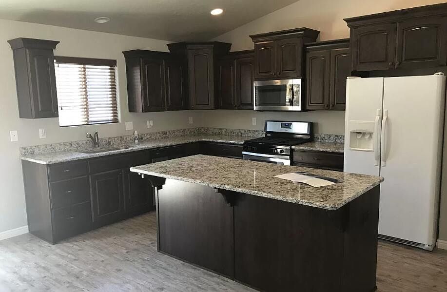 2nd image of 1155 N Sunset Ridge Dr