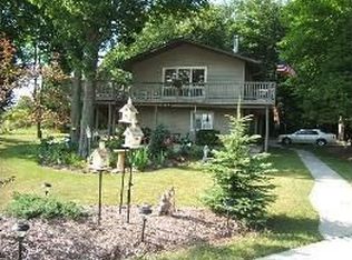 55 Sunset Dr, Frankfort, MI 49635
