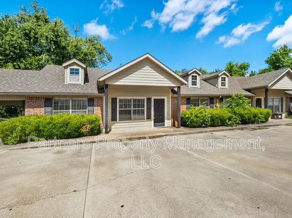 1112 W Hendrix St, Fayetteville, AR 72703