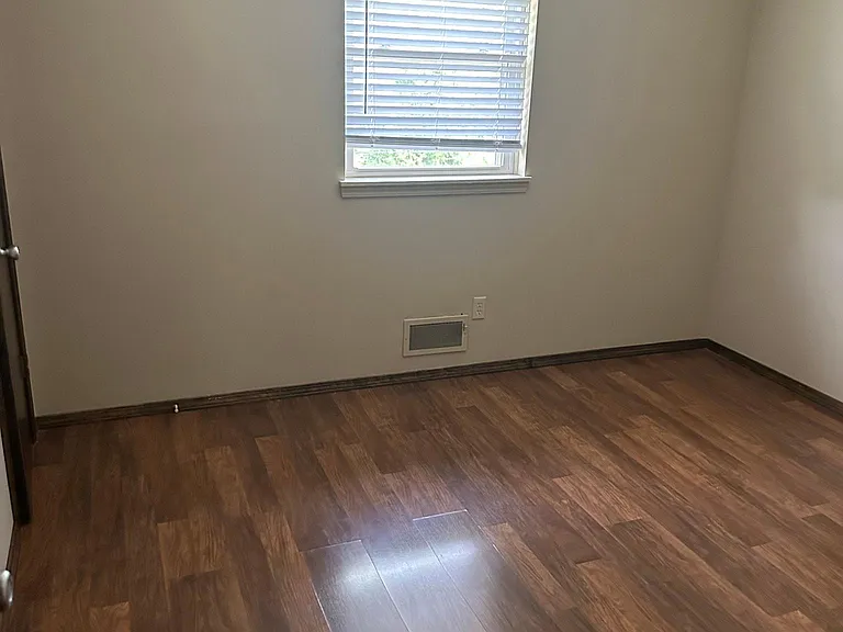 506 NW Olive St #A — Photo 3