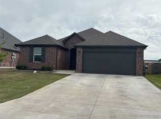 4242 W Village Park Dr, Skiatook, OK 74070