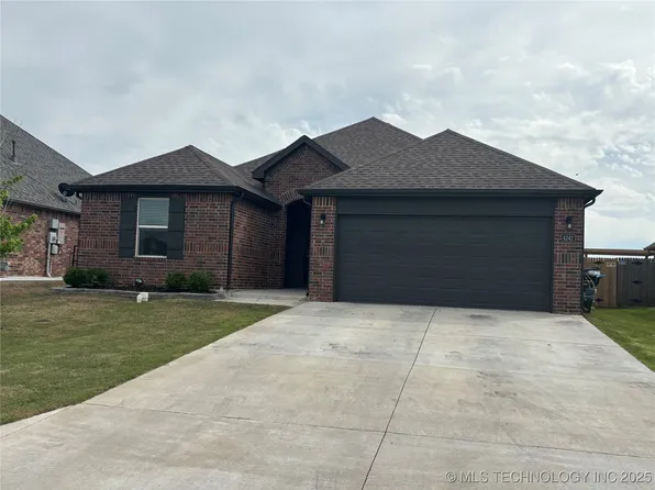 4242 W Village Park Dr, Skiatook, OK 74070