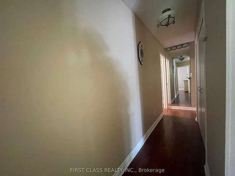251 Scott Ave — Photo 5