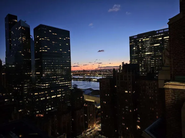 320 East 42nd Street image 13 of 23