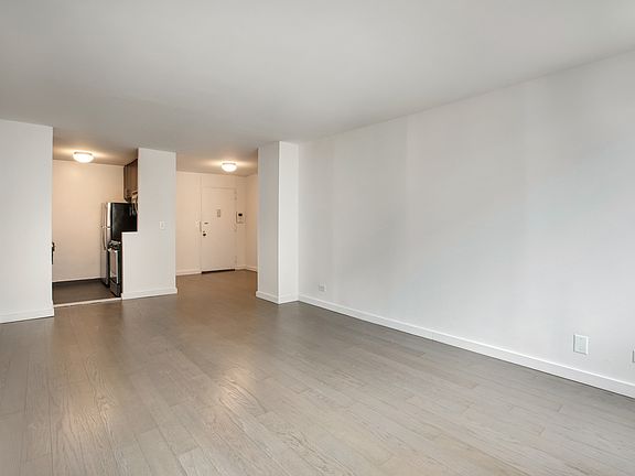 5th image of 300 Mercer St APT 16G