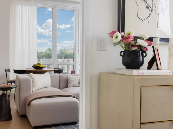 407 West 206th Street 301 image 2 of 22
