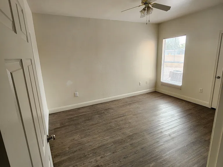 Sunrise Park Condominiums — Photo 58