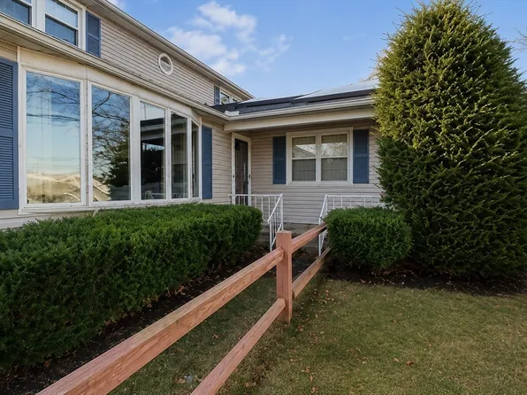 161 Fernbank Rd, Springfield, MA 01129