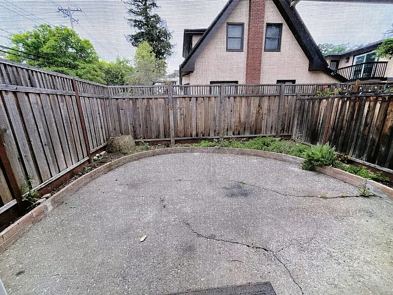 249 E Bellevue Ave — Photo 8