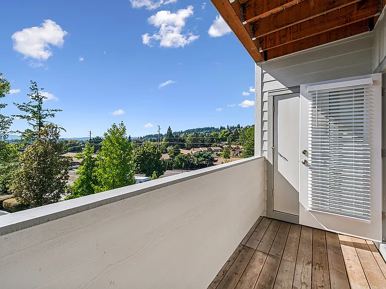 Pacific Ridge Apartments — Photo 37