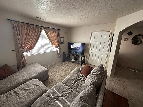 4th image of 620 W Evans Ridge Cir