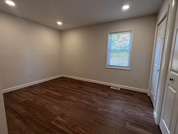 5th image of 400 Brown St