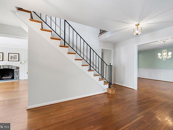 5th image of 10253 Gainsborough Rd