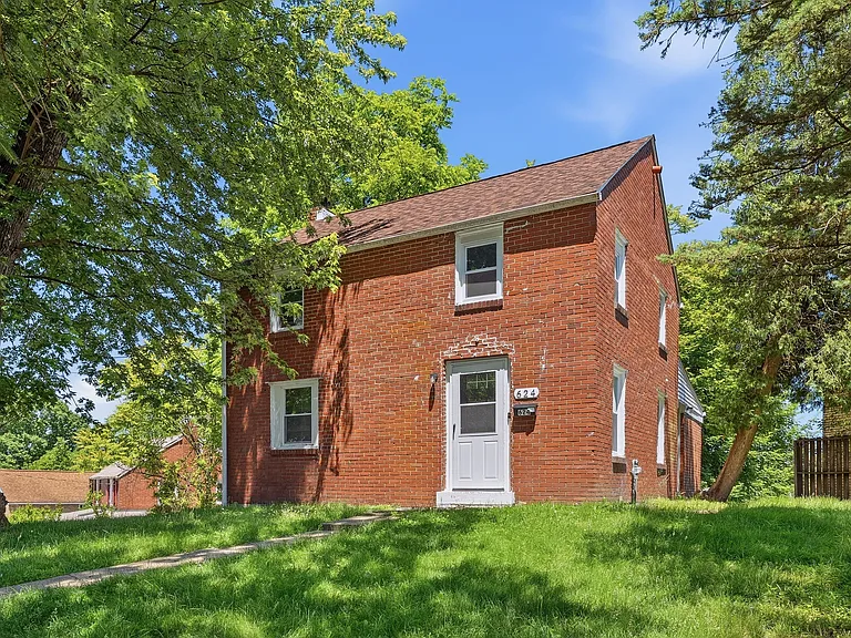624 Elm Dr — Photo 37