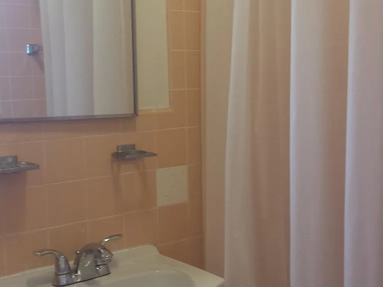 357 Hawthorne Ave #E — Photo 9