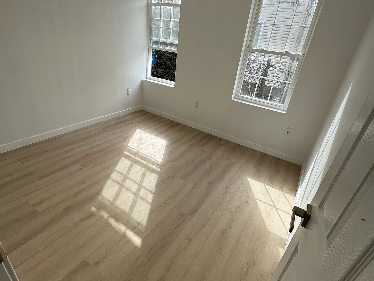 3 bed, 1054 sqft, $1,400 — Photo 1