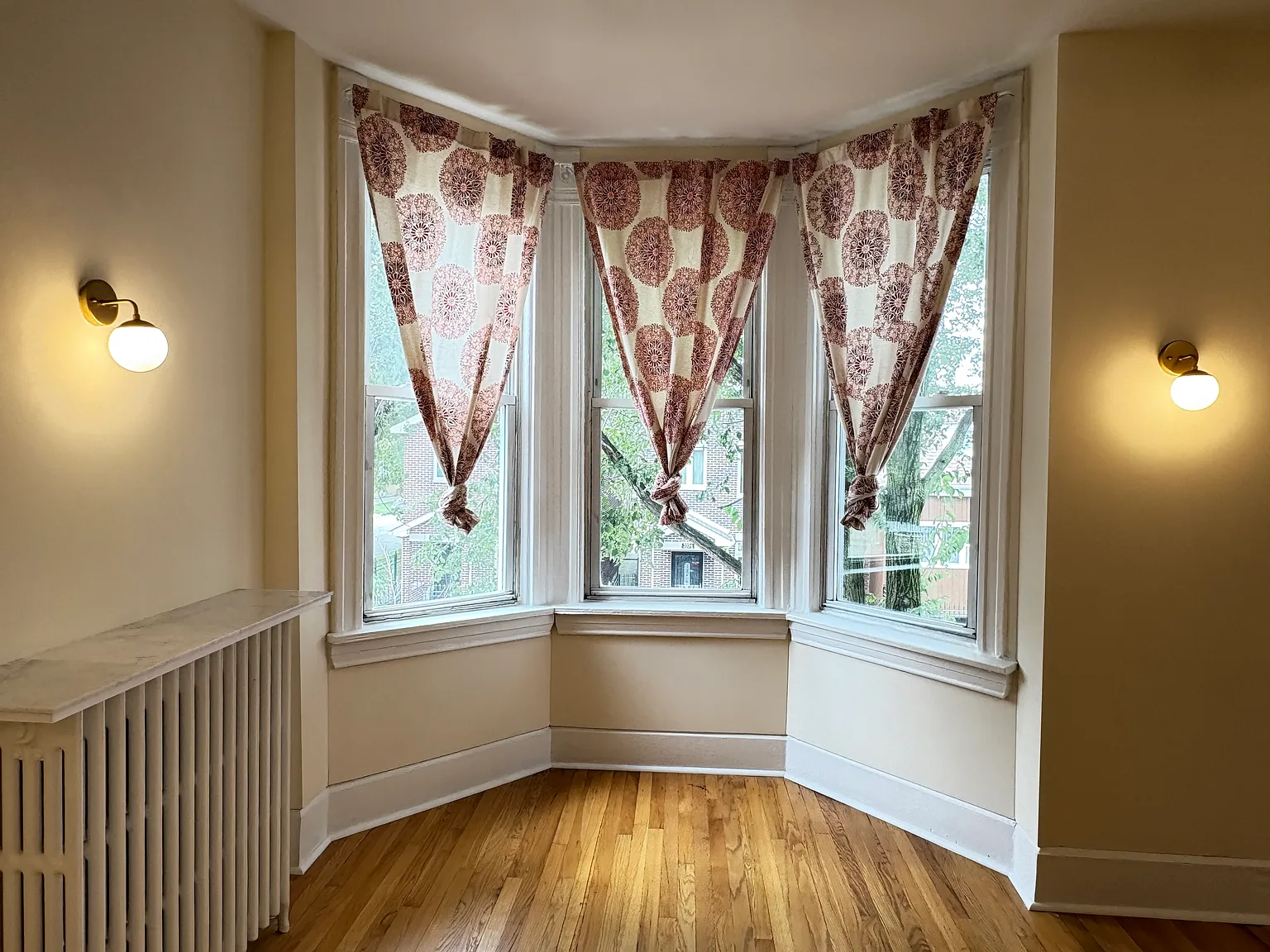 3 bed, 1225 sqft, $2,100 — Photo 4