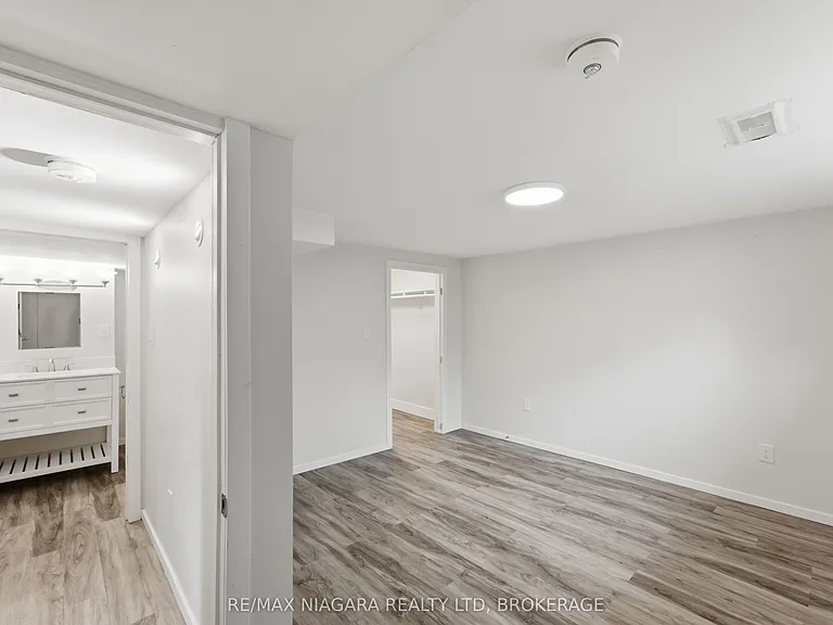 250 Grantham Ave #BASEMENT — Photo 5