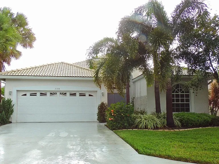 3198 SE Carrick Green Ct — Photo 15