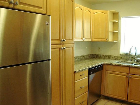 3rd image of 1701 Ironwood Ct E