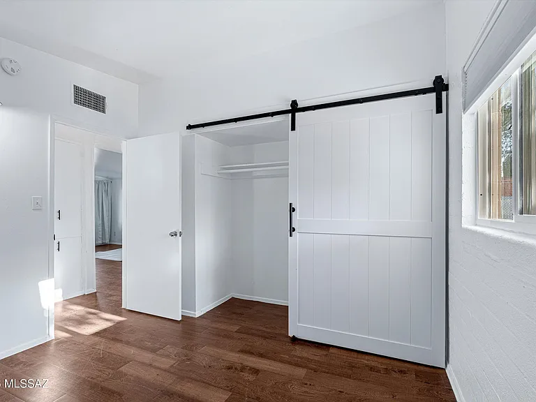 212 S Avenue C — Photo 26