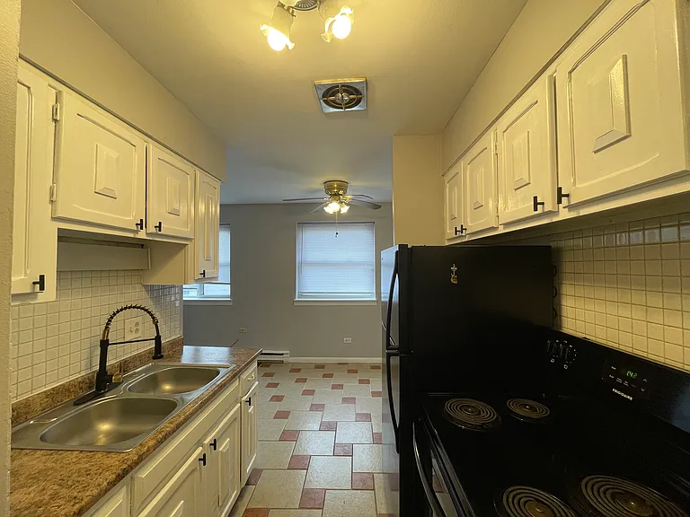 5920 N Kenmore Ave #210 — Photo 7