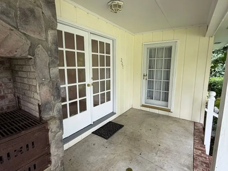 207 E Church St — Photo 2