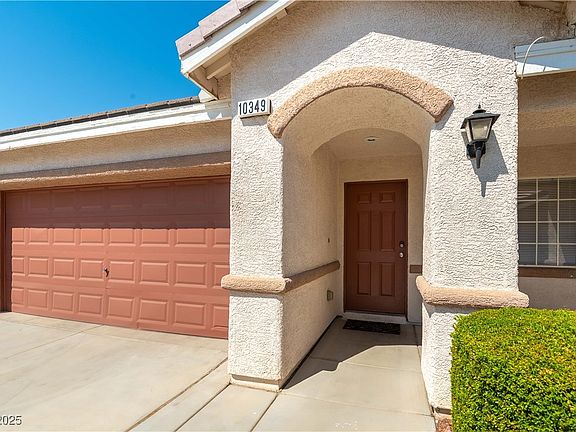 3rd image of 10349 Aloe Cactus St
