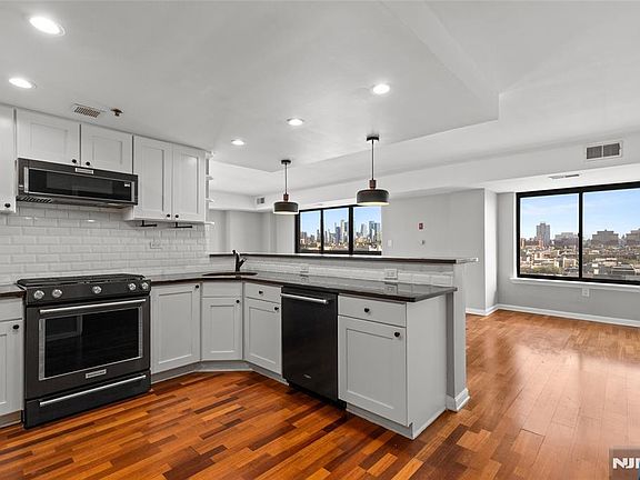 4th image of 700 1st St APT 11E