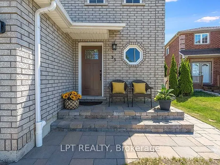 35 Clute Cres — Photo 2