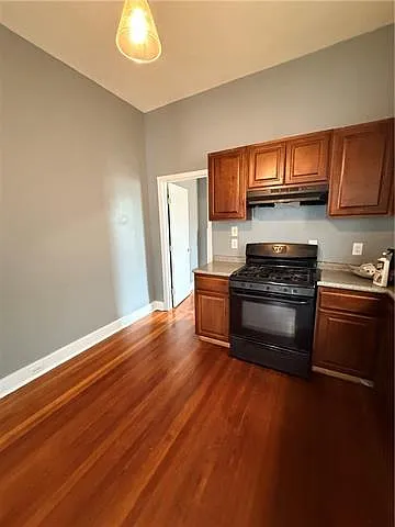 2910 Bruxelles St — Photo 9