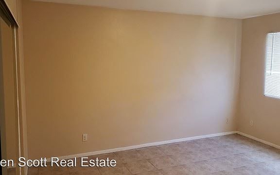 3rd image of 24871 Chippendale St