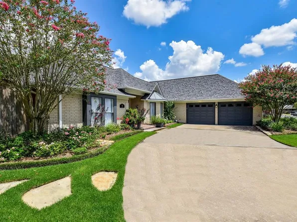 807 Trochta St, El Campo, TX 77437