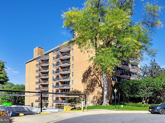 2nd image of 2030 N Adams St APT 603