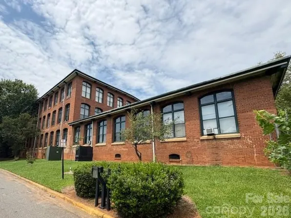 201 S Hoskins Rd APT 318, Charlotte, NC 28208
