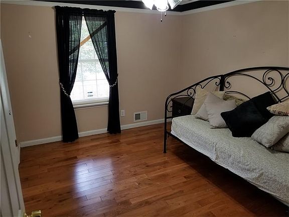 5th image of 2365 Lizinda Cir NE