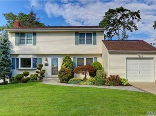 11 Bradford Rd, Plainview, NY 11803