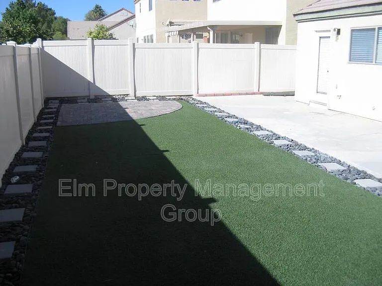 537 W Seneca Ridge Ave — Photo 14