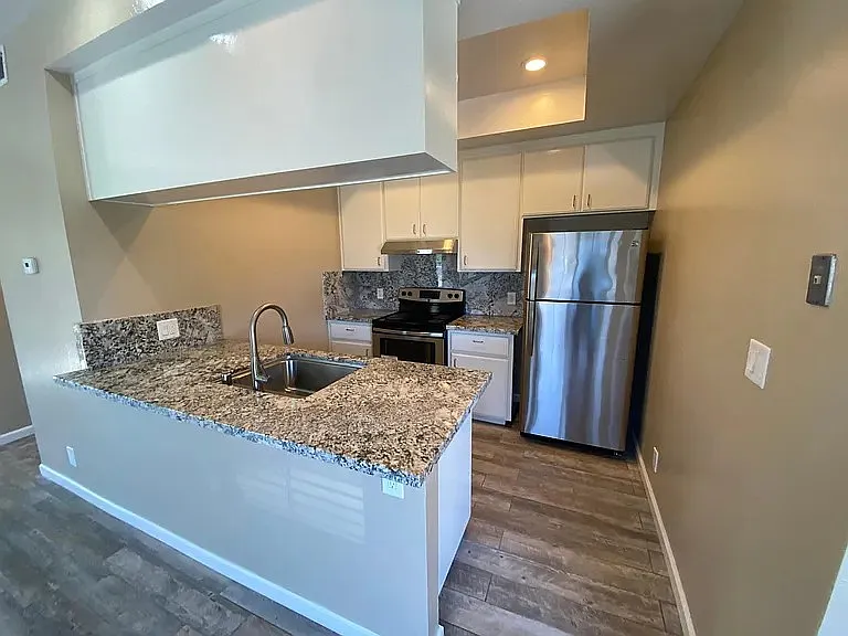 1 bed, 799 sqft, $2,400 — Photo 2