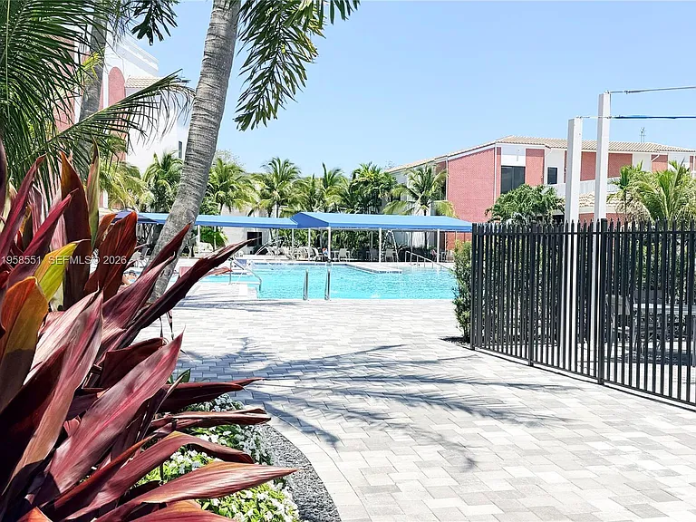 2130 Cambridge Cir #2130-F — Photo 15