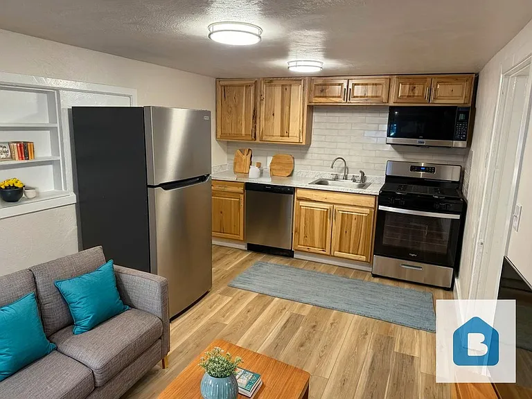 Iron Springs Apartments — Photo 9