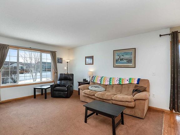 5th image of 813 Orchard Cir