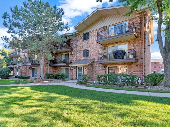 5330 Waterbury Dr APT 1606, Crestwood, IL 60445