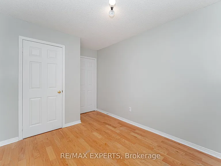 82 Twin Pines Cres — Photo 19