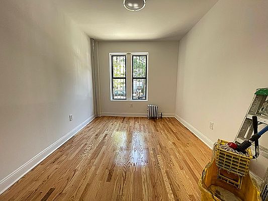 3rd image of 15 Hawthorne St APT 1B